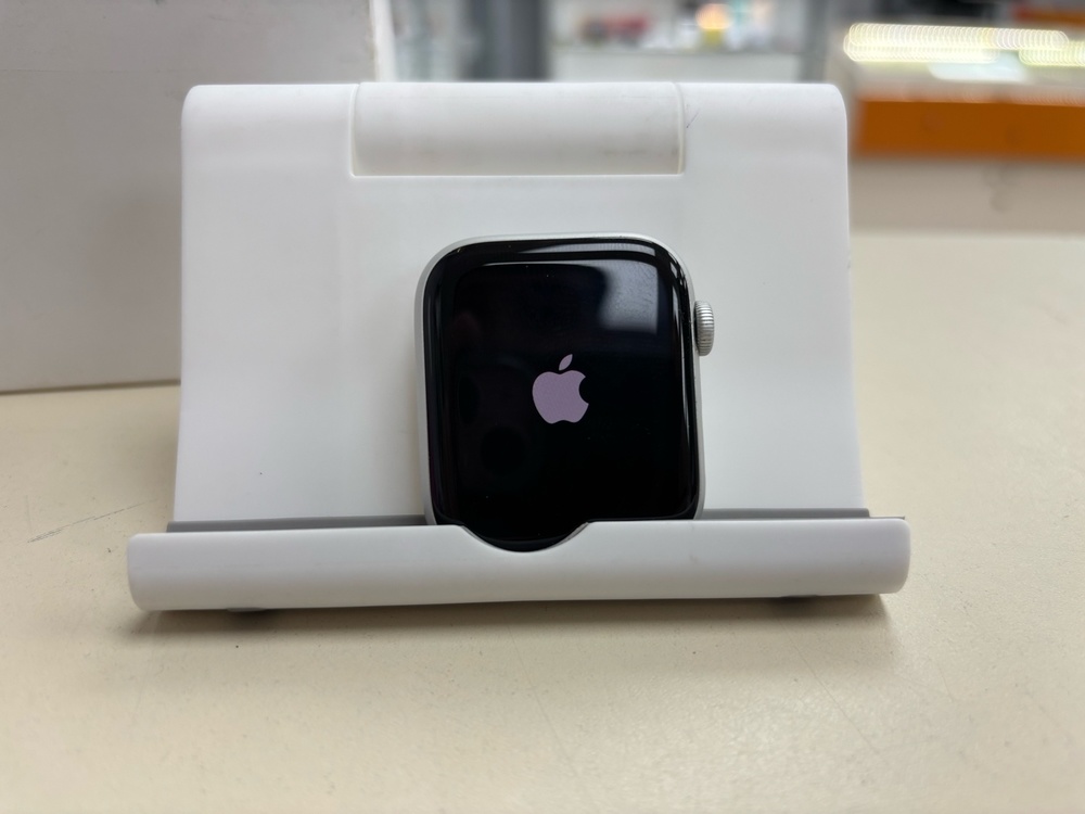Смарт-часы Apple Watch SE 2022 44mm