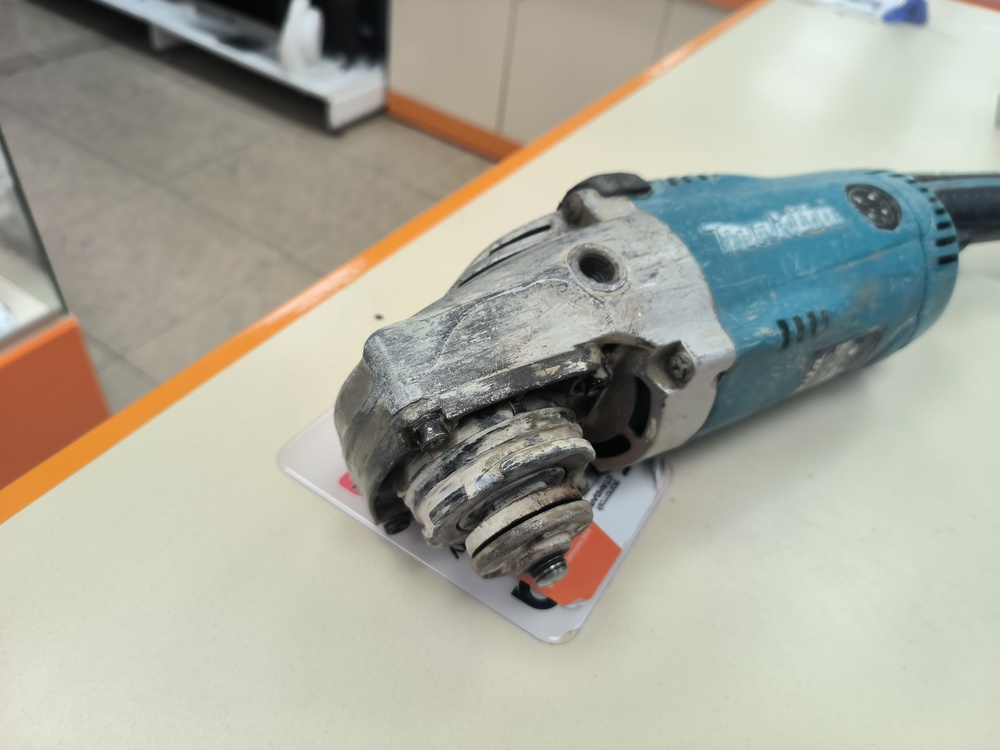 Угловая шлифмашина Makita GA9020