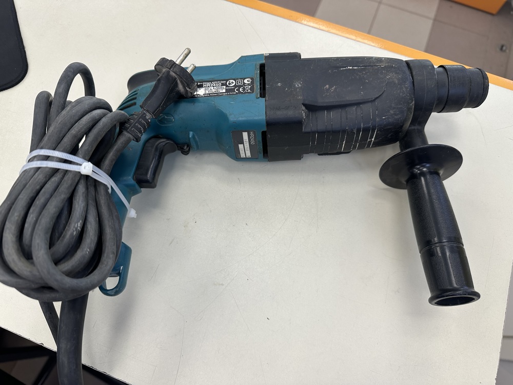 Перфоратор Makita HR 2450