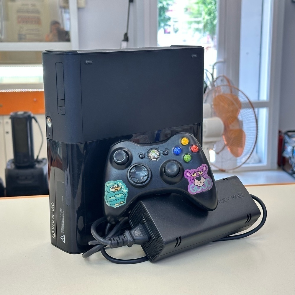 Игровая приставка Xbox 360 E