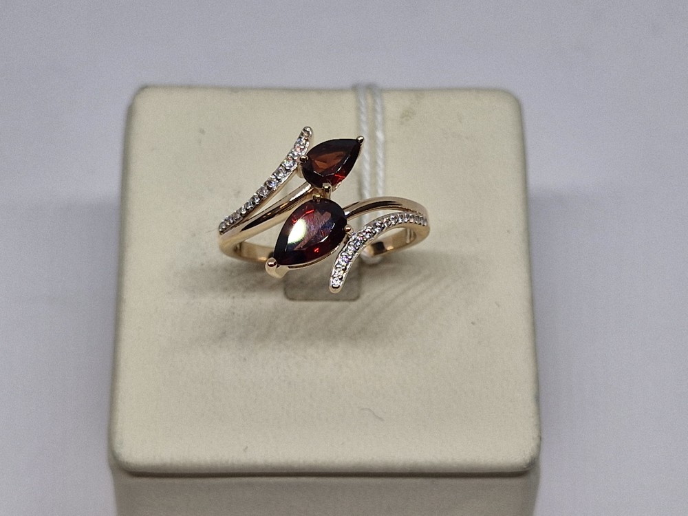 КОЛЬЦО С КАМНЯМИ (Au 585)