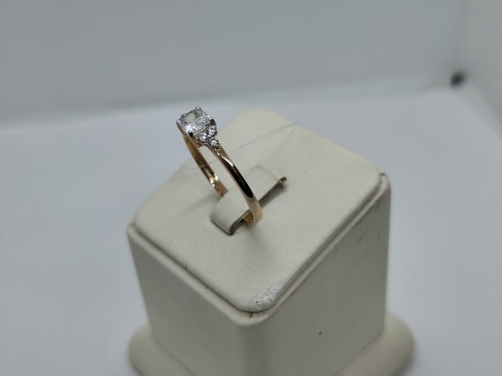 КОЛЬЦО С КАМНЯМИ (Au 585)