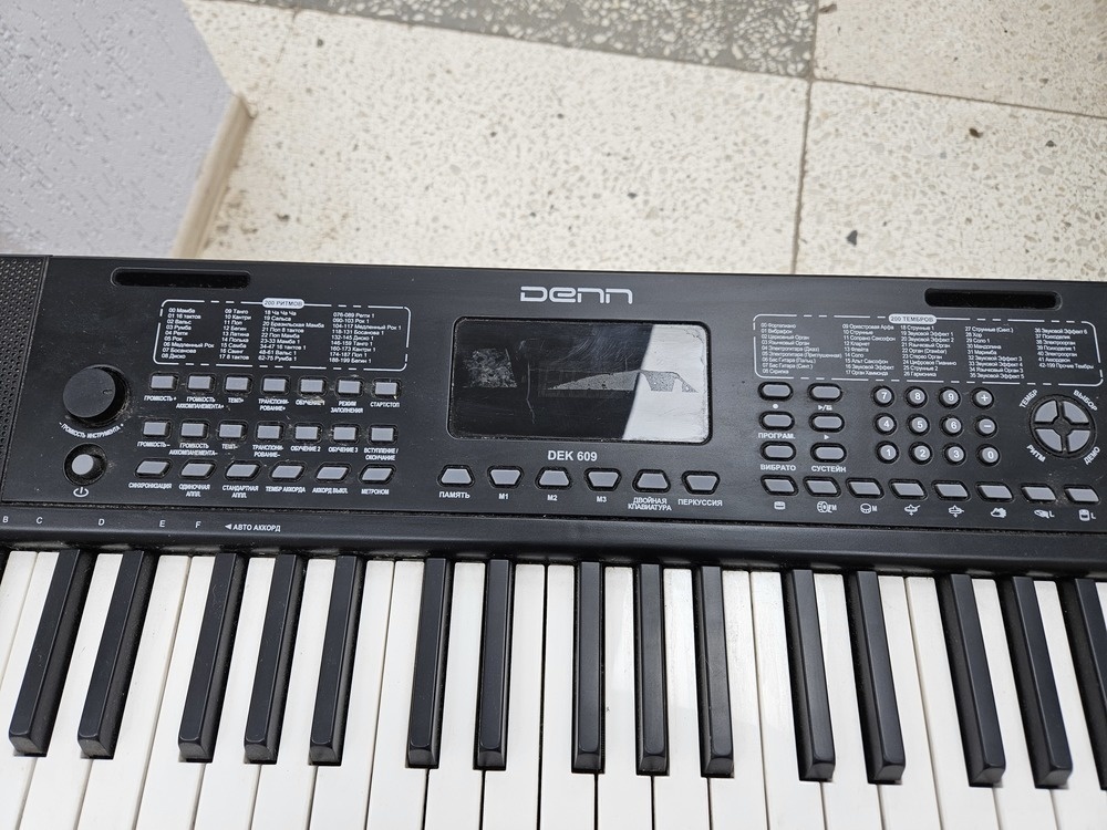 Синтезатор DENN DEK609