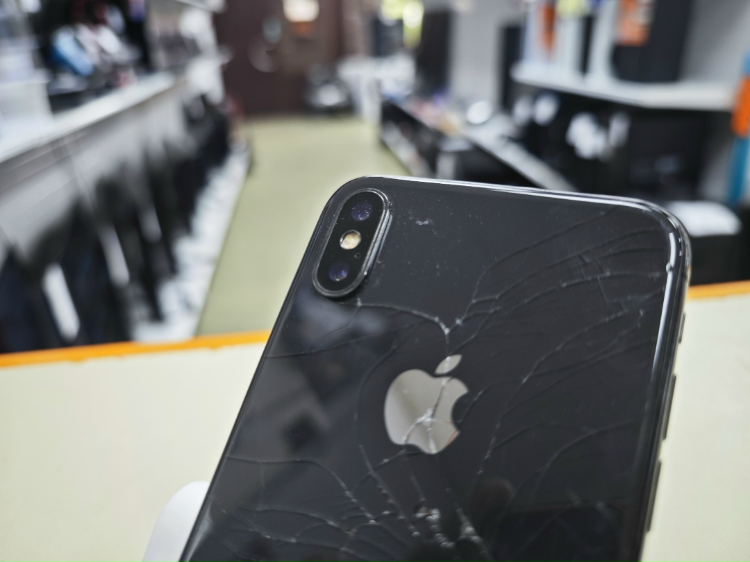 Смартфон Apple iPhone X 64Gb
