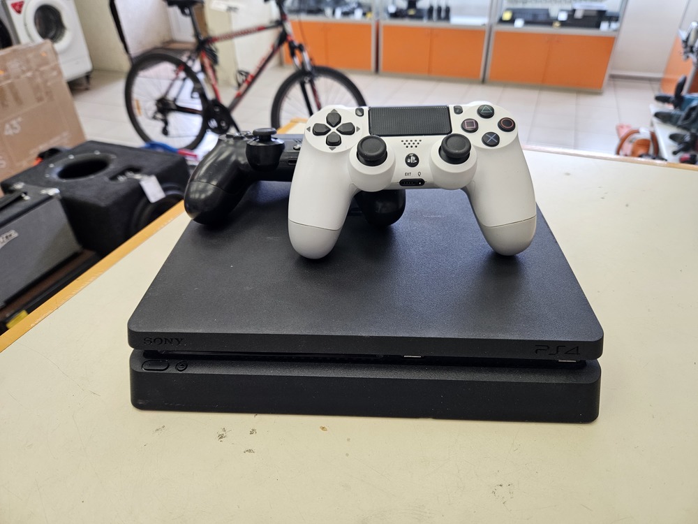 Игровая приставка PlayStation 4 Slim 500GB Игровая приставка PlayStation 4 Slim 500GB