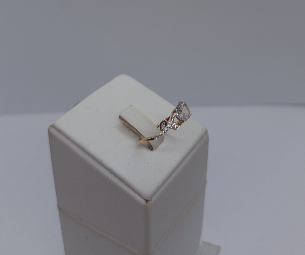 КОЛКМИ585 КОЛЬЦО С КАМНЯМИ (Au 585)