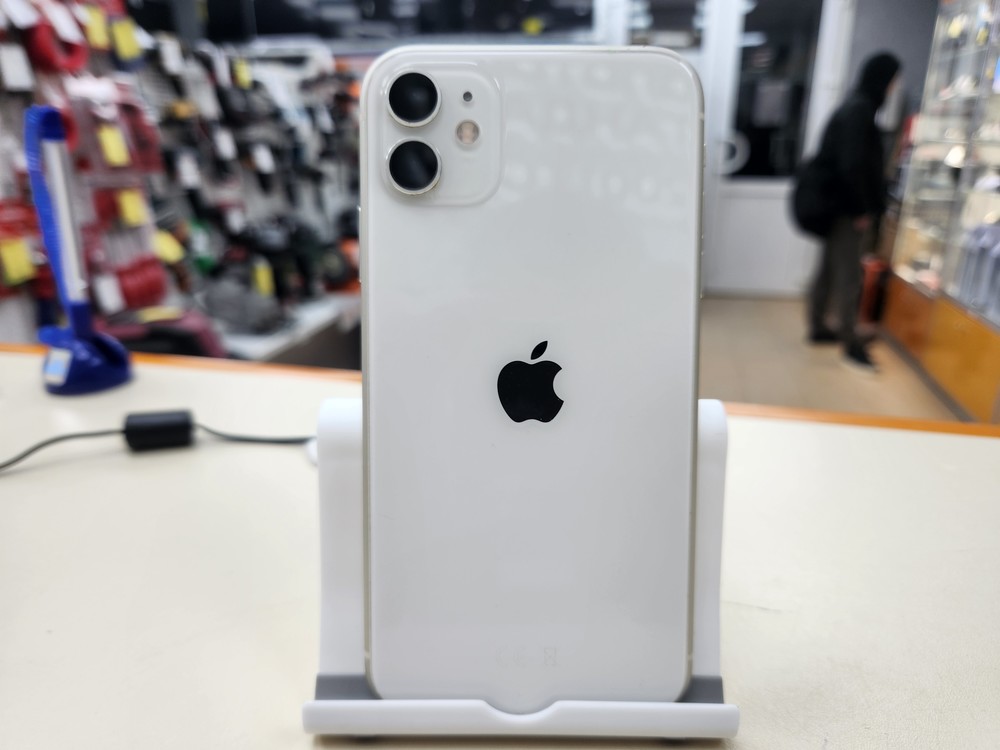 Смартфон Apple iPhone 11 64Gb