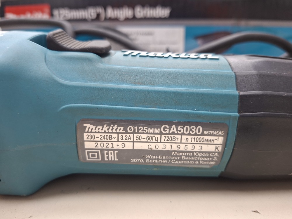 Угловая шлифмашина Makita GA5030