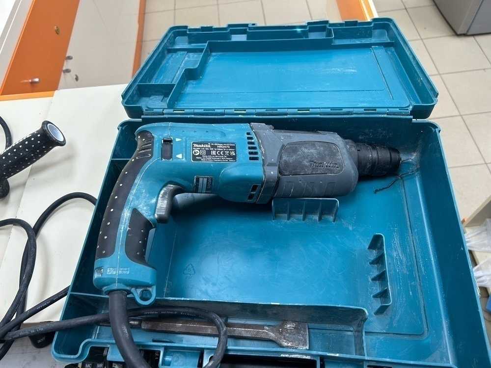 Перфоратор Makita HR2470