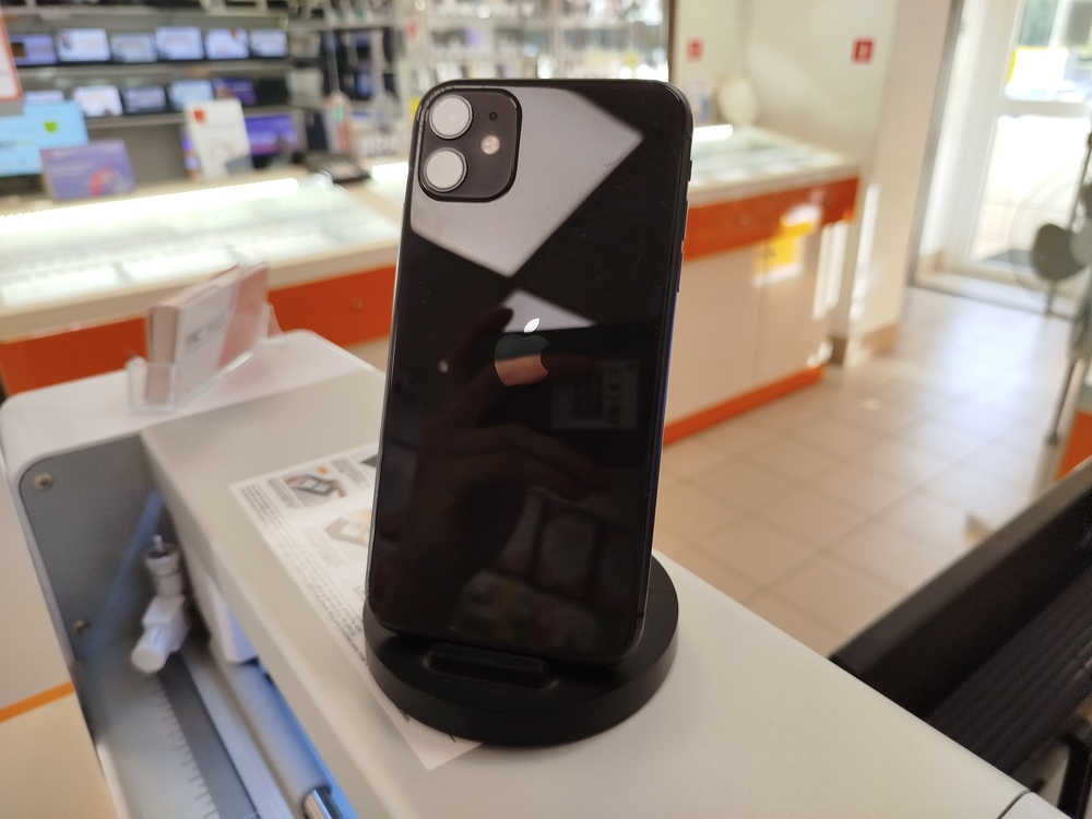 Смартфон Apple iPhone 11 64Gb