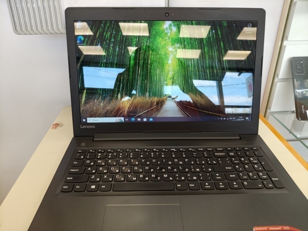 Ноутбук Lenovo; Core i7-6500U, GeForce 920M, 4 Гб, 256 Гб, Нет