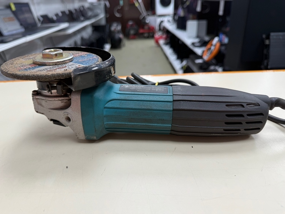 Угловая шлифмашина Makita GA5030R