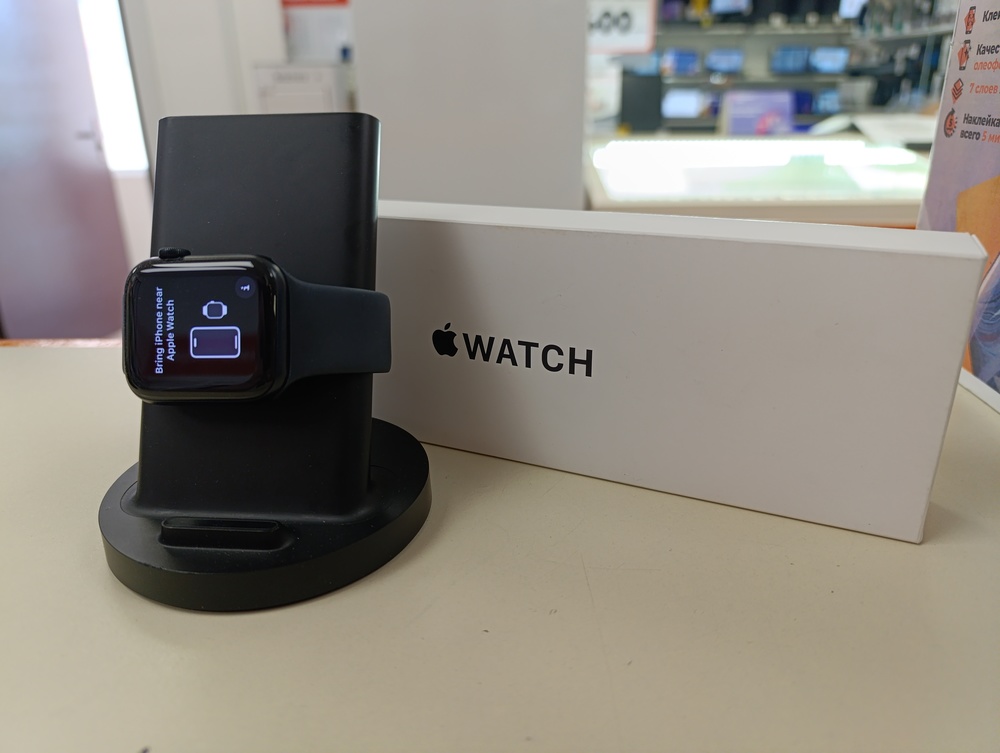 Смарт-часы Apple Watch SE 44mm