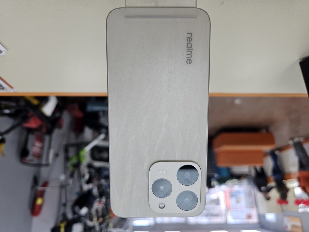 Смартфон Realme 15T 8/256