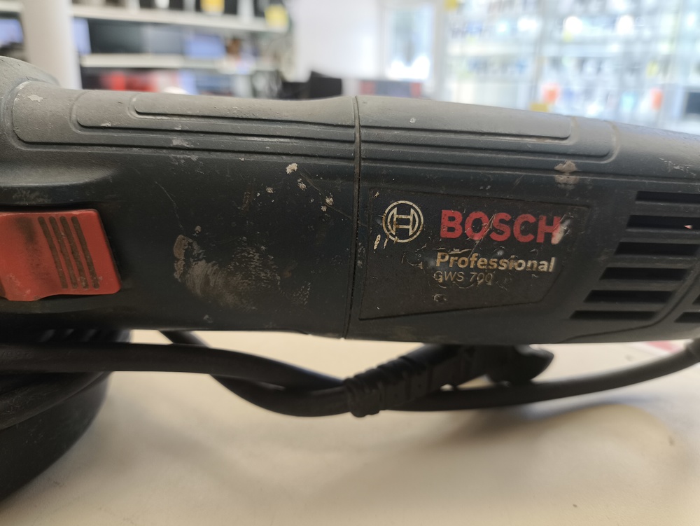 Угловая шлифмашина Bosch GWS 700