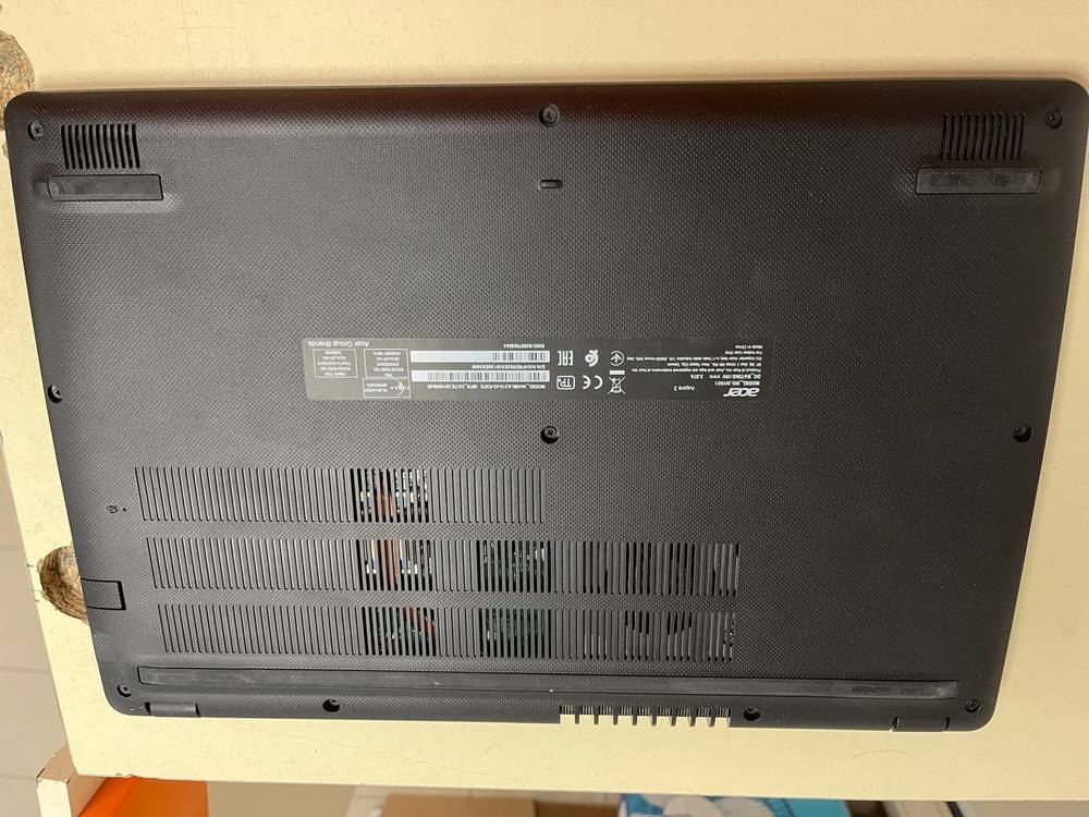 Ноутбук Acer aspire 3; Ryzen 3 3200U, Radeon Vega 3, 4 Гб, 240 Гб, Нет