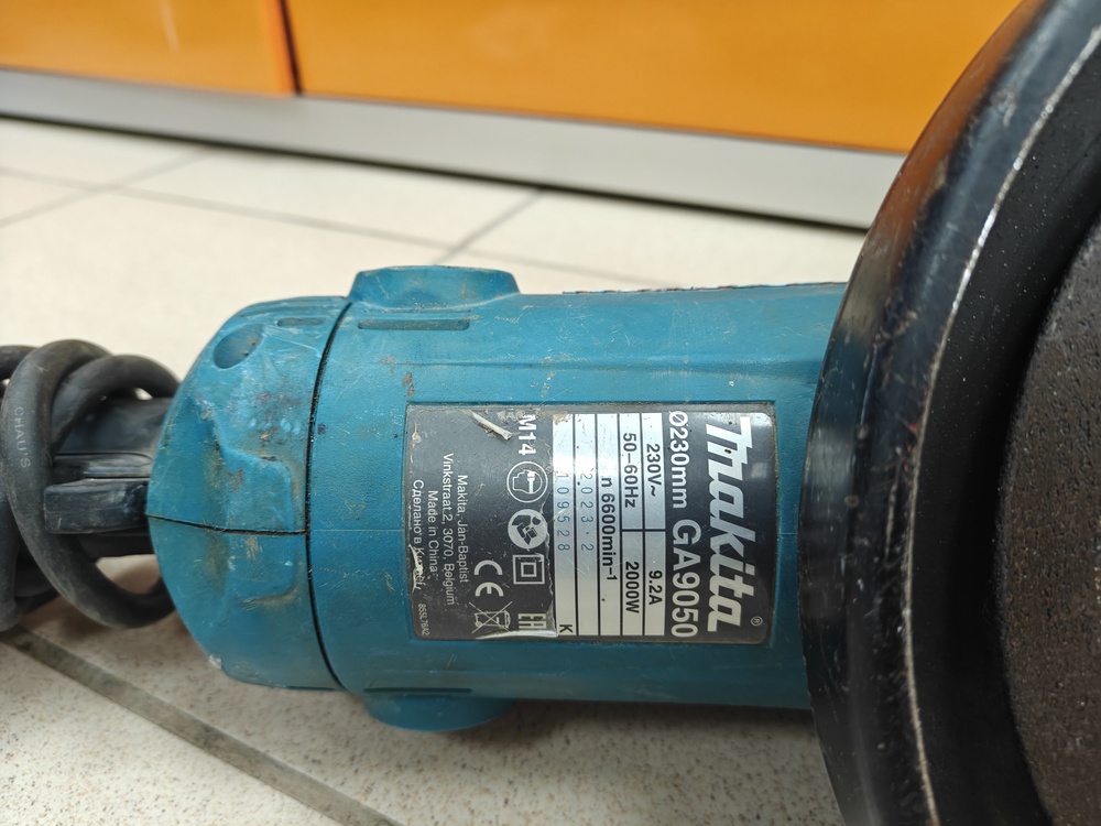 Угловая шлифмашина Makita GA9050