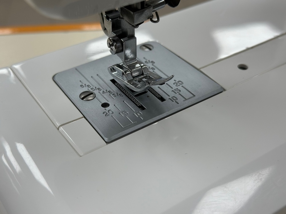 Швейная машина Janome 2121