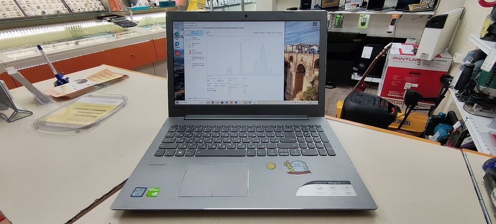 Ноутбук Lenovo ideapad 520; Core i7-7500U, GeForce 940MX, 8 Гб, 240 Гб, Нет