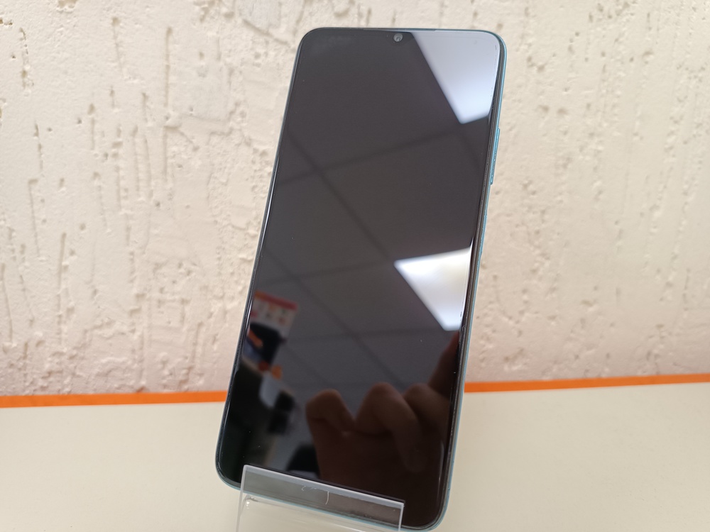 Смартфон Infinix HOT 30i 4/128