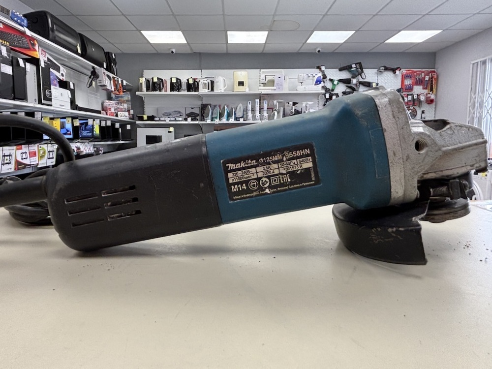Угловая шлифмашина Makita 9558HN