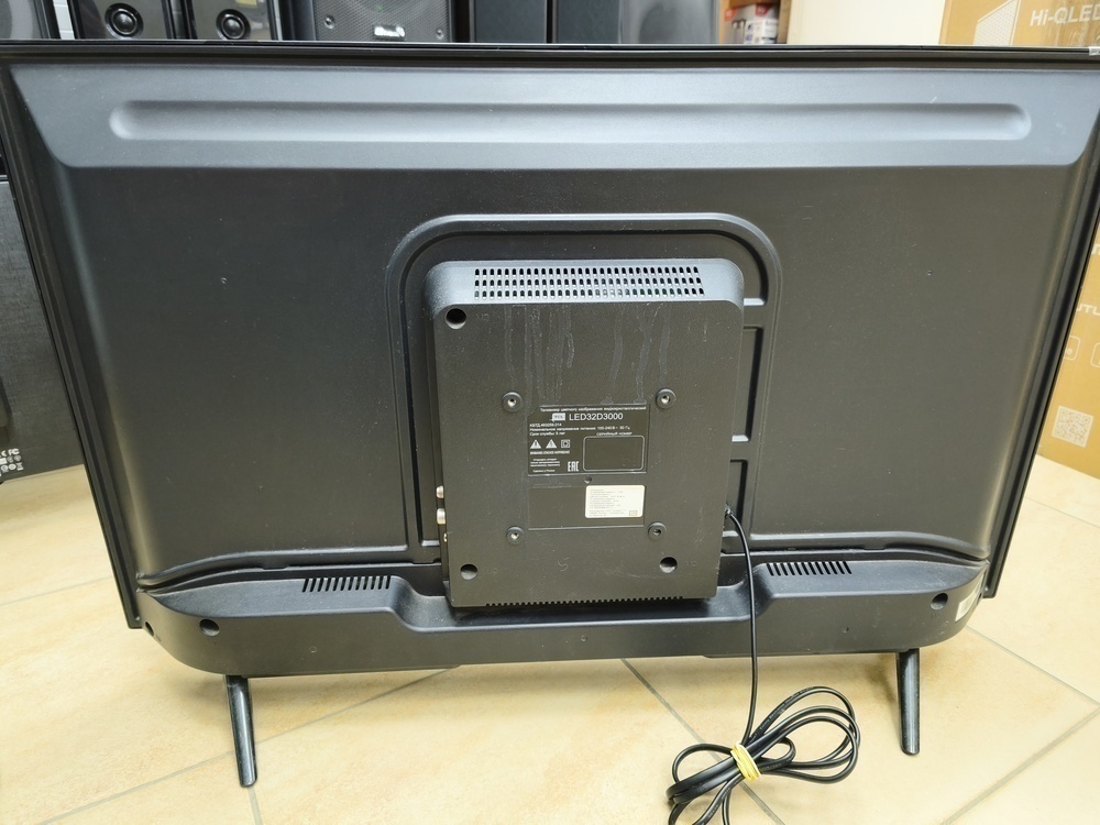 LED Телевизор TCL LED32D3000