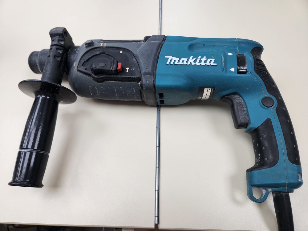 Перфоратор Makita HR2470
