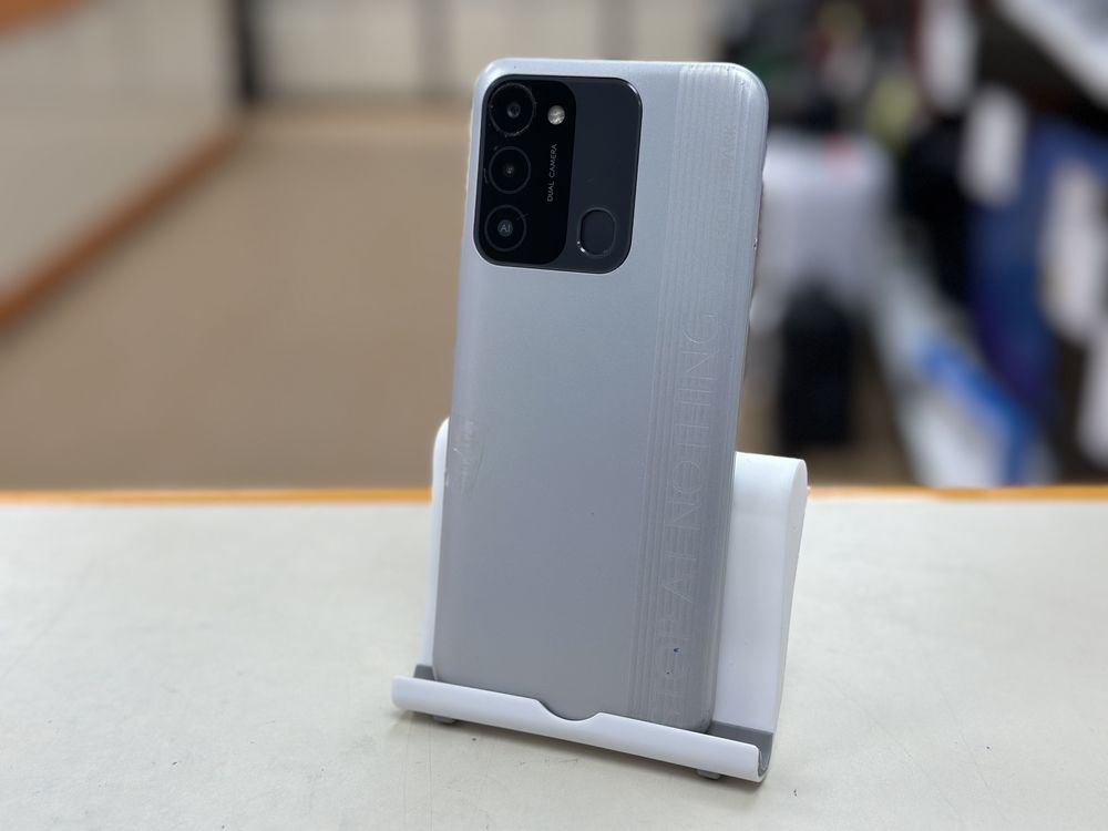 Смартфон Tecno Spark 8C 4/64