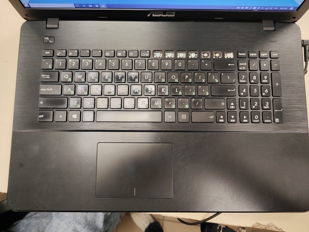 Ноутбук ASUS X751L; Core i3-4030U, HD Graphics, 6 Гб, 240 Гб, Нет