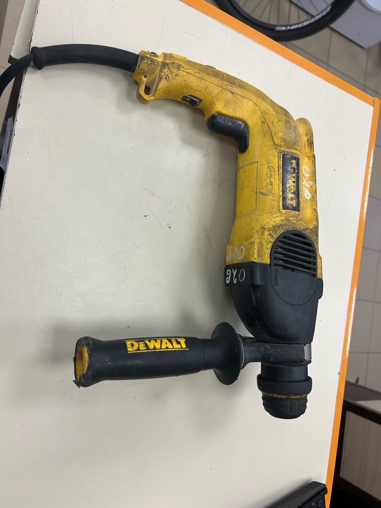 Перфоратор Dewalt D25013K