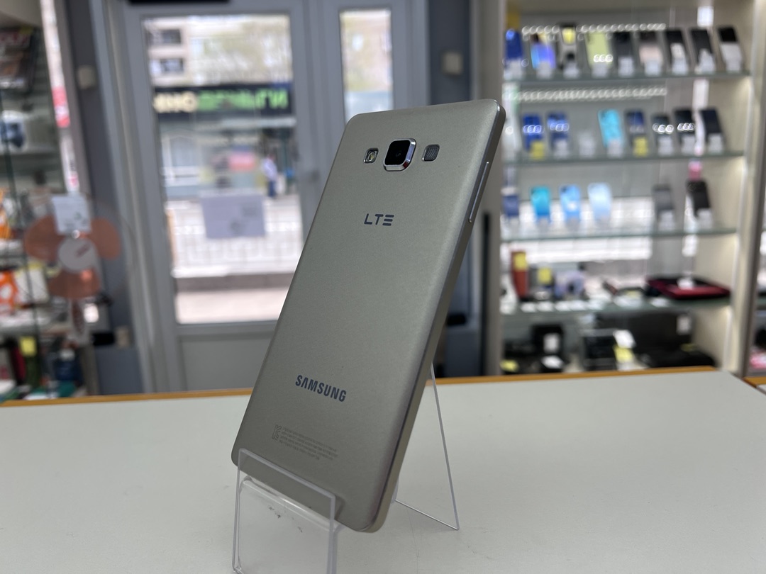 Смартфон Samsung Galaxy A7 2/16