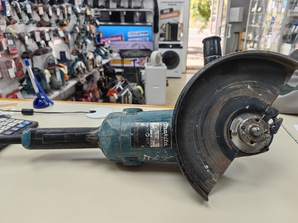 Угловая шлифмашина Makita GA9050