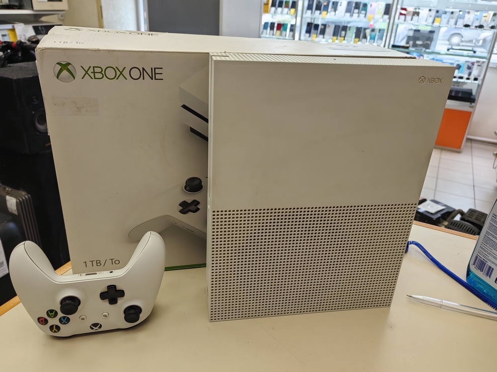 Игровая приставка Xbox One X 1Tb