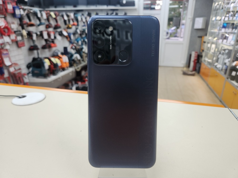 Смартфон Tecno Spark 8C 4/64
