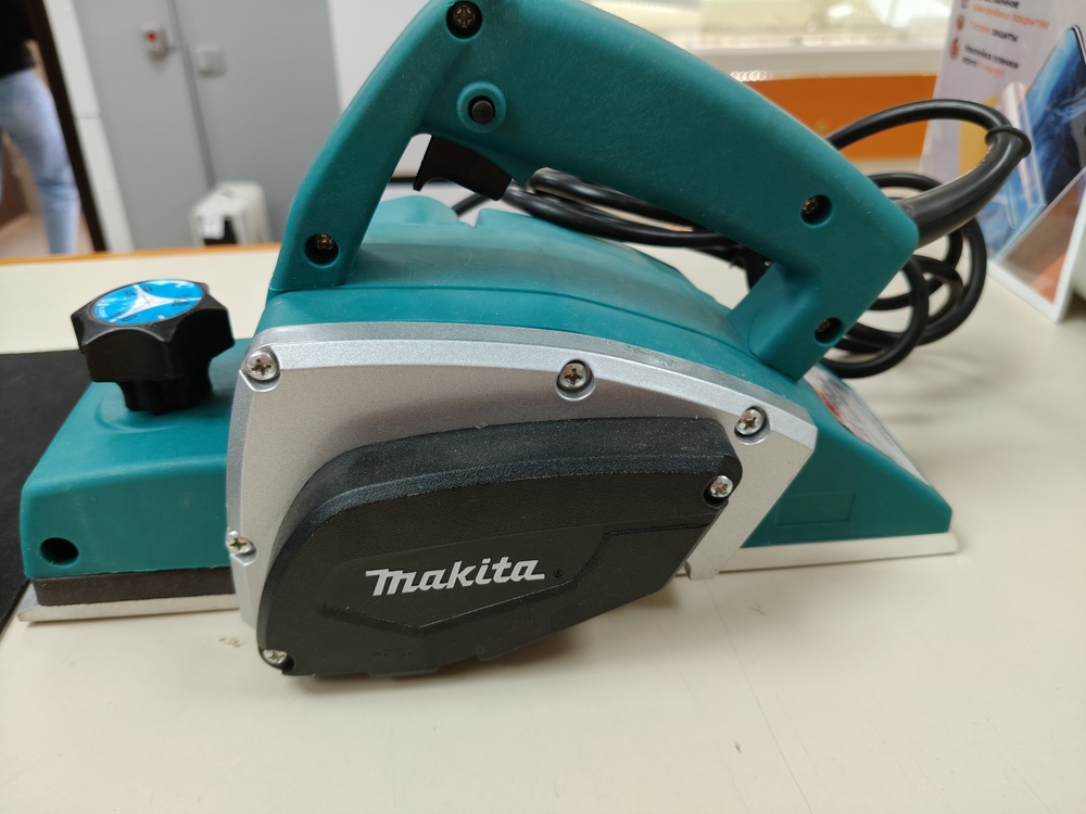 Электрорубанок Makita N1900B