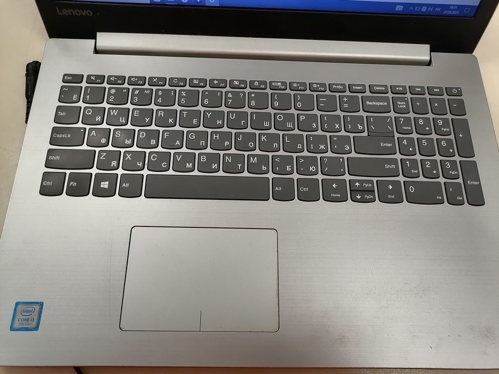 Ноутбук Lenovo; Core i3-7100U, GeForce 940MX, 4 Гб, Нет, 160 Гб