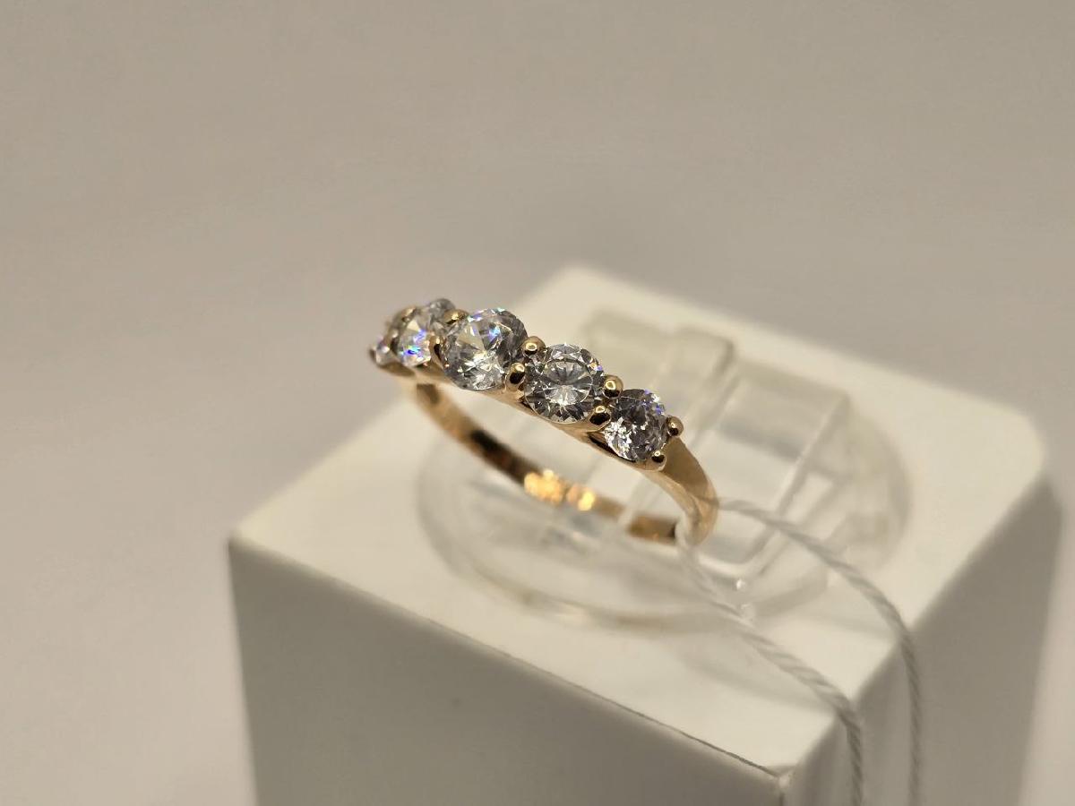 КОЛЬЦО С КАМНЯМИ (Au 585)