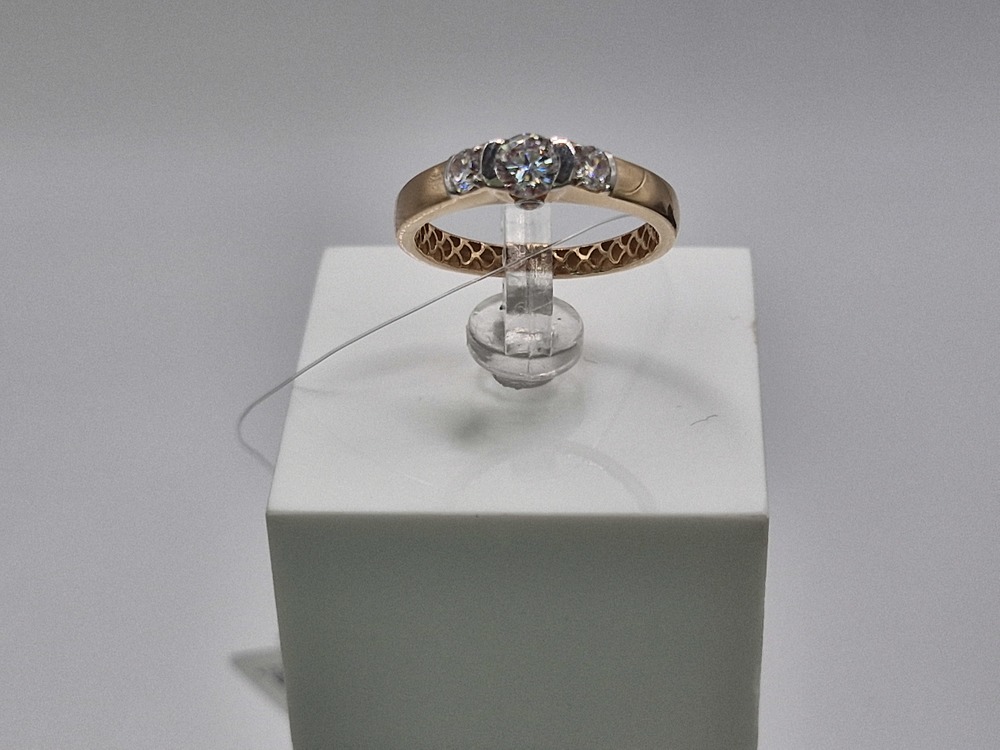 К13213100 КОЛЬЦО С КАМНЯМИ (Au 585)