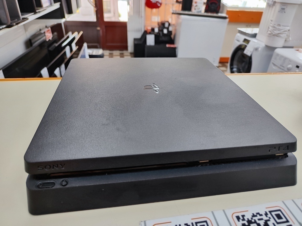 Игровая приставка PlayStation 4 1Tb
