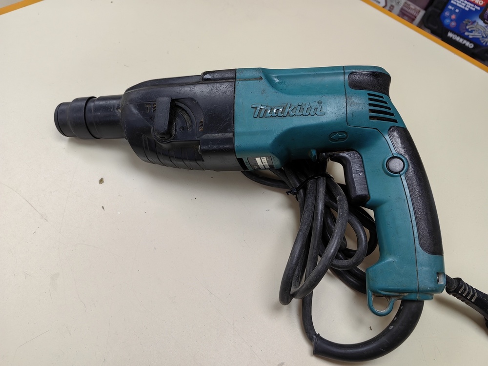 Перфоратор Makita HR2440