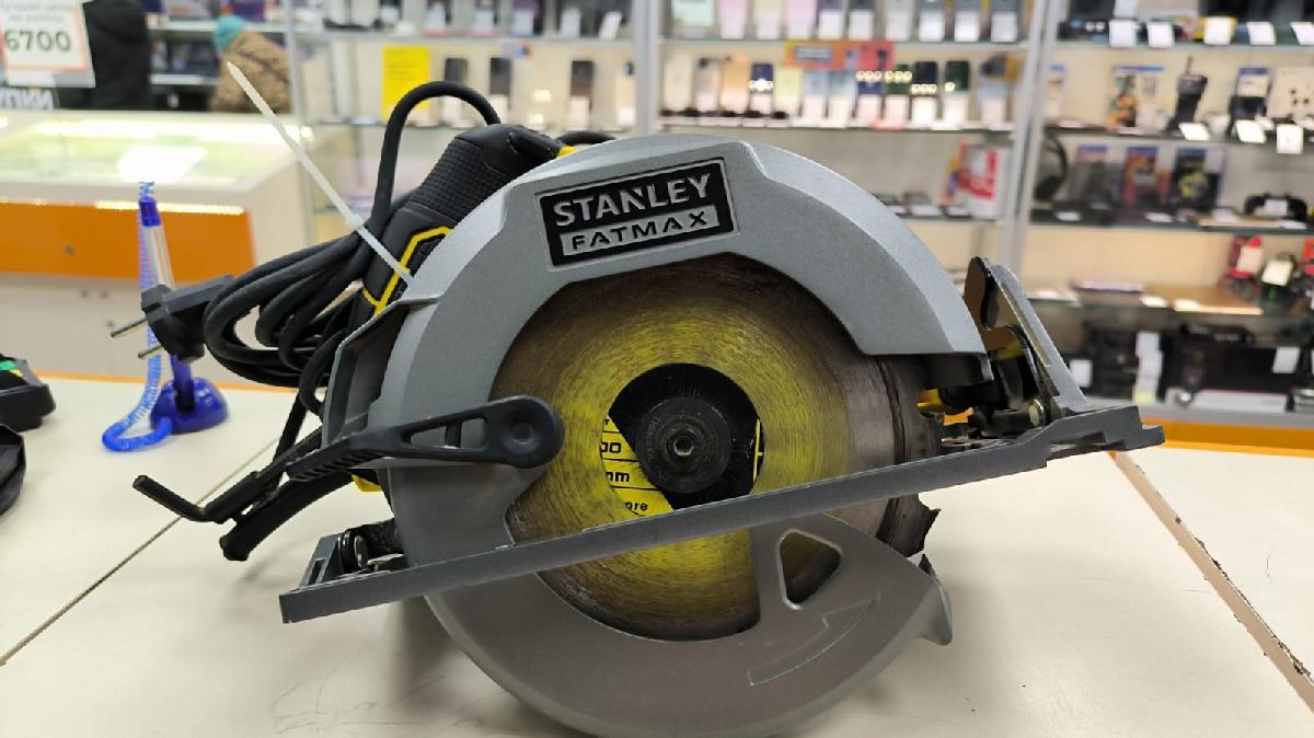 Дисковая пила Stanley FME-301
