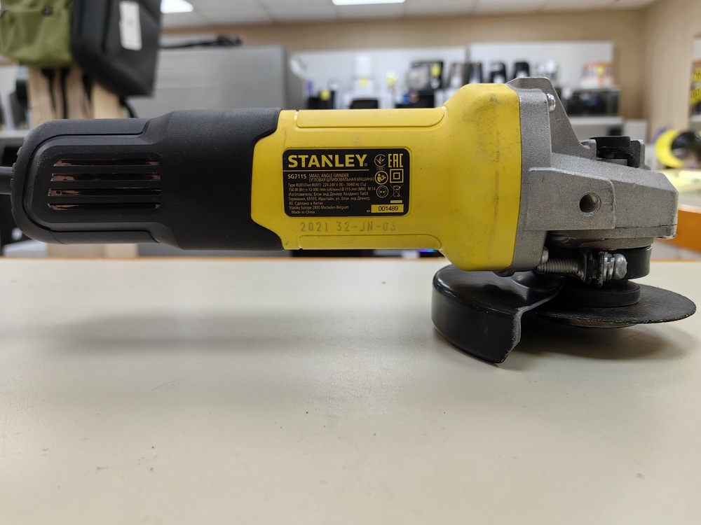 Угловая шлифмашина Stanley STGS7115