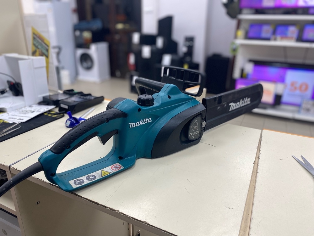 Электропила Makita UC3520A
