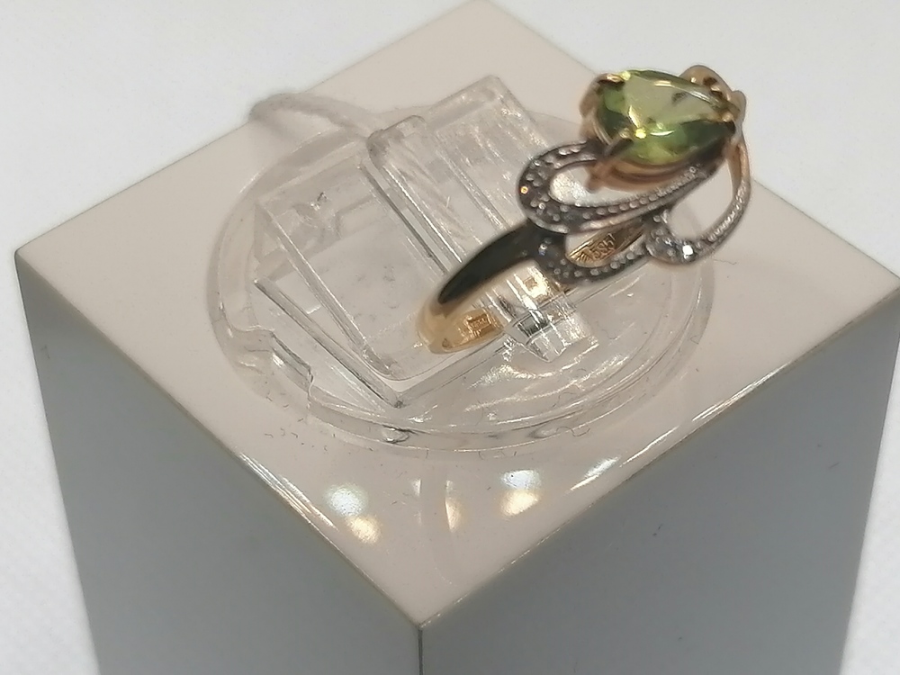 КОЛЬЦО С КАМНЯМИ (Au 585)