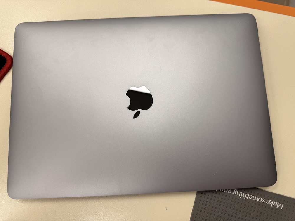 Ноутбук Apple MacBook Pro i5 (13 дюймов два порта Thunderbolt 3 2016) A1708