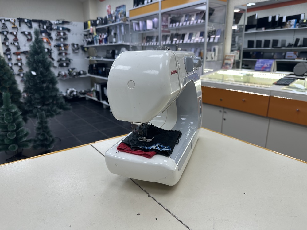 Швейная машина Janome 2041S