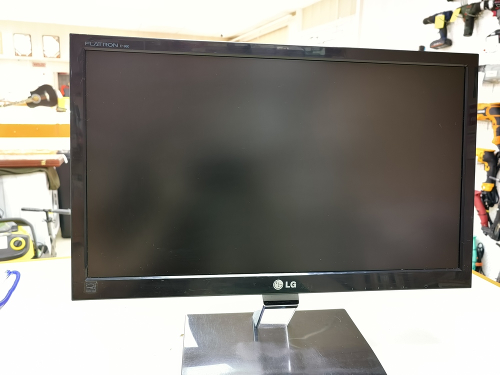 Монитор LG E1960S