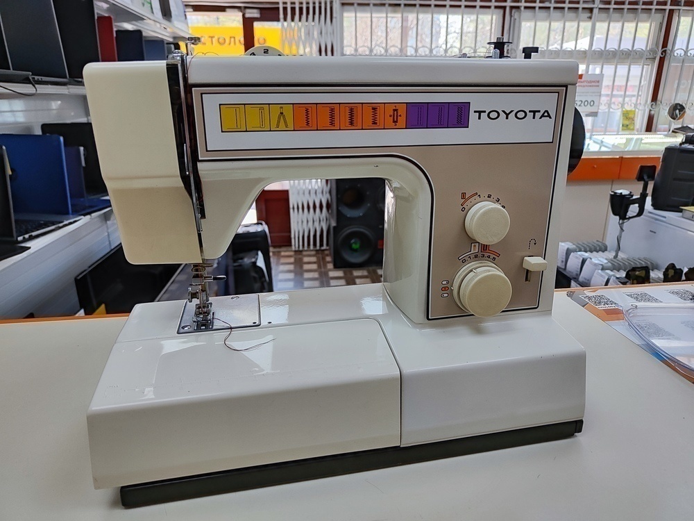 Швейная машина Toyota 2200A