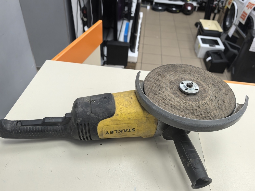 Угловая шлифмашина Stanley SL209