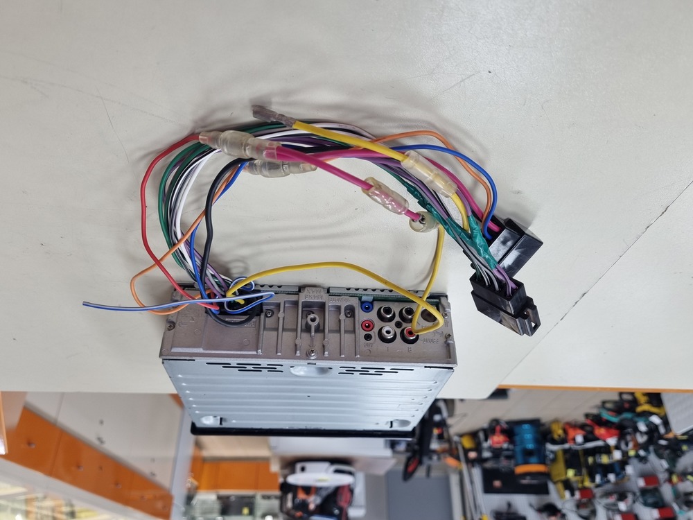 Автомагнитола Alpine UTE-201BT